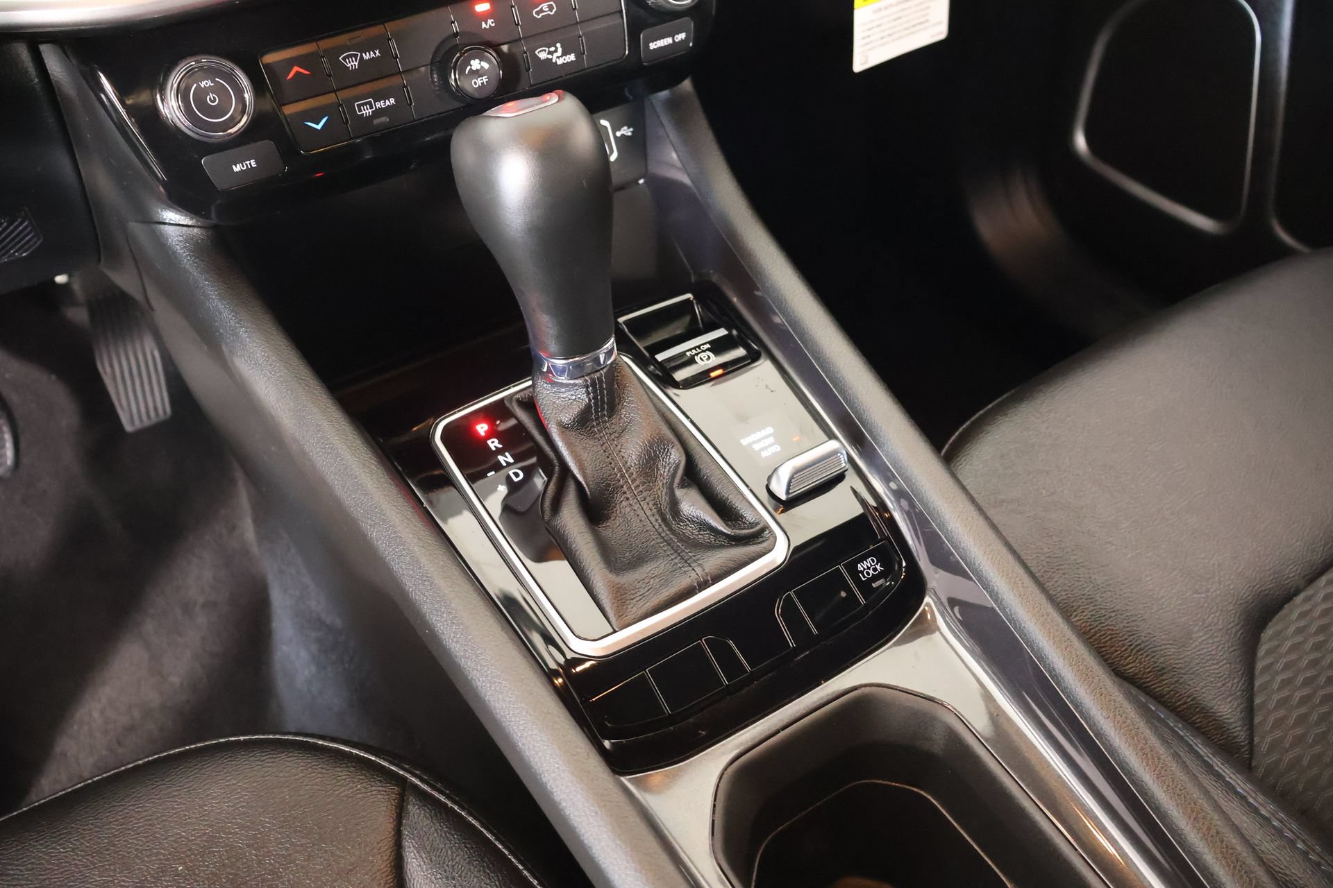 Used 2025 Jeep Compass Latitude AWD/4WD image 8