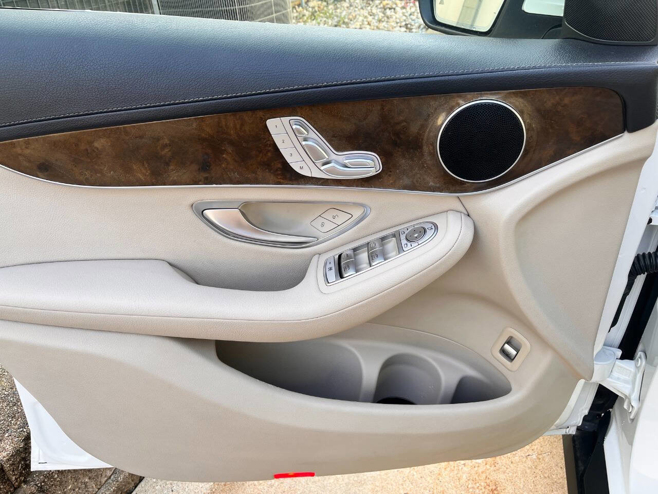 Used 2018 Mercedes-Benz GLC 300 4MATIC image 8