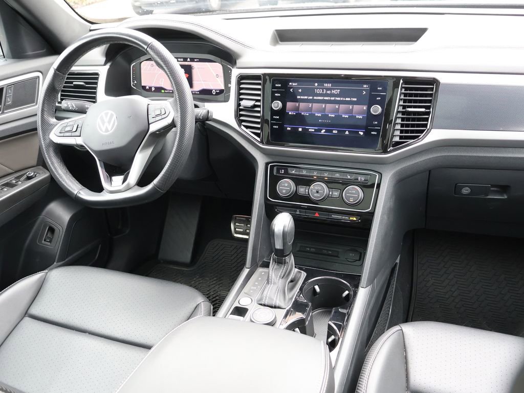 Certified 2022 Volkswagen Atlas Cross Sport SEL R-Line image 18