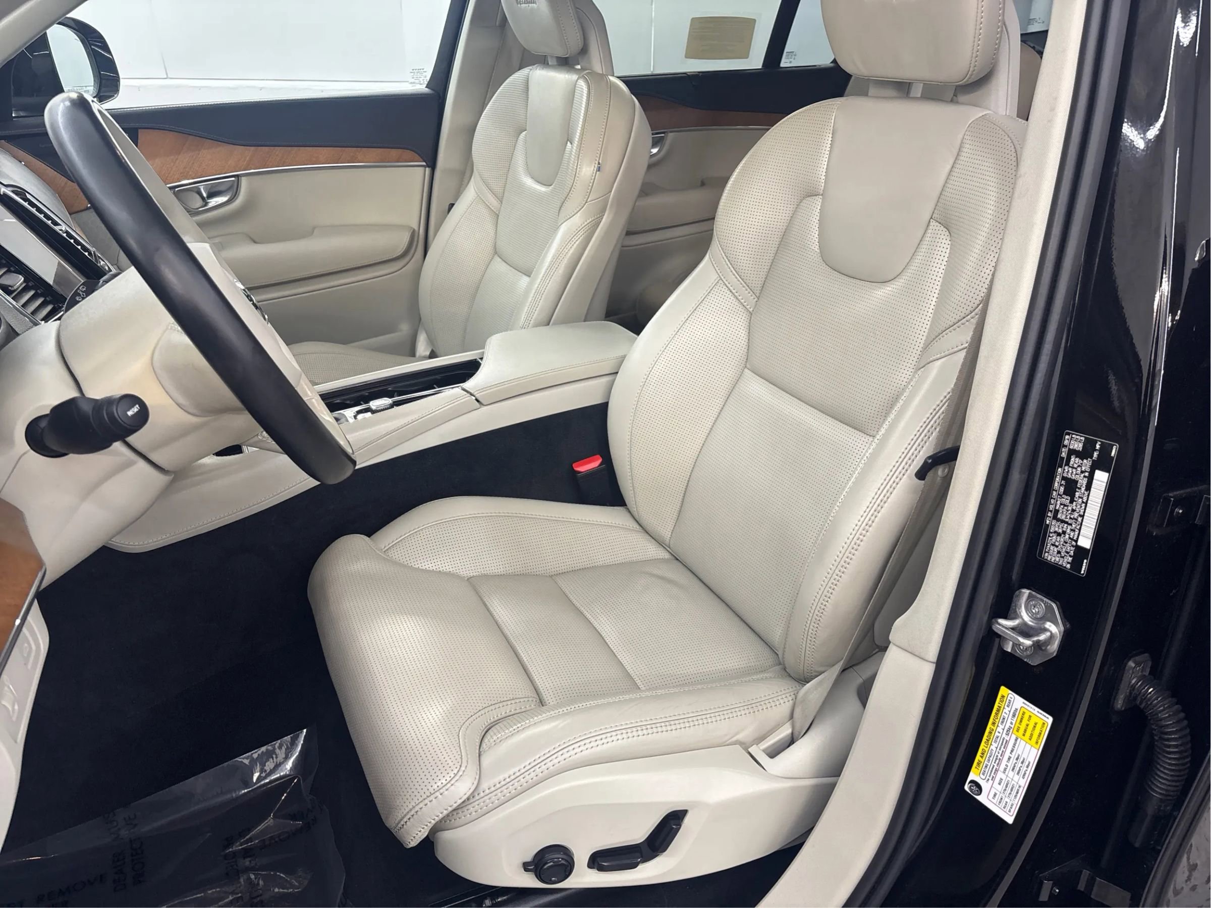 Used 2020 Volvo XC90 T6 Inscription w/ Protection Package Premier image 13