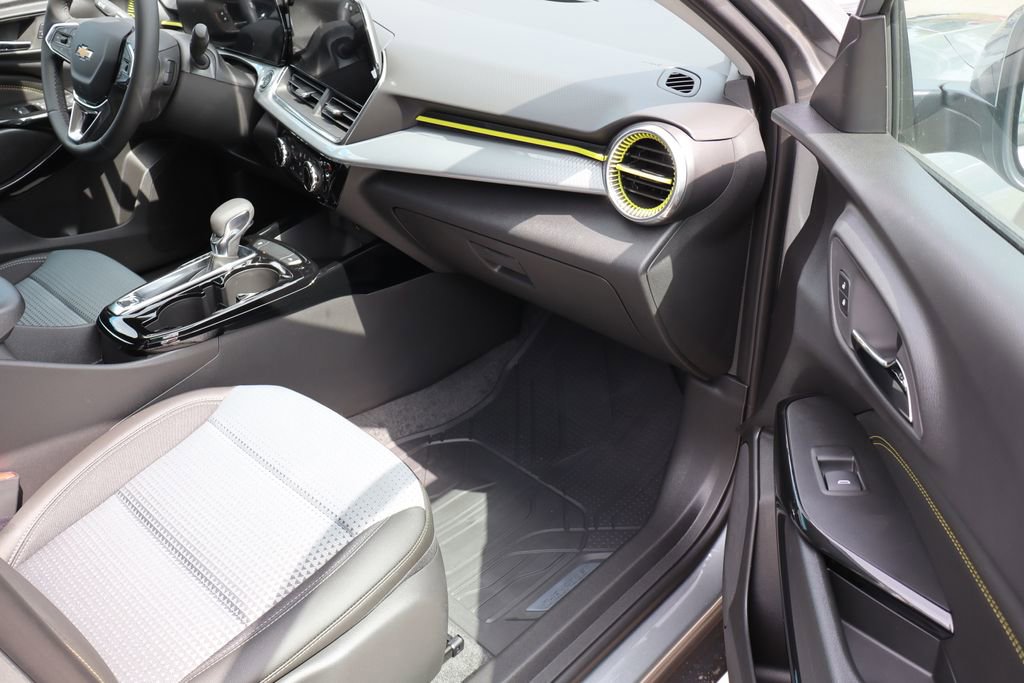 New 2025 Chevrolet Trax LT w/ Driver Confidence Package image 39