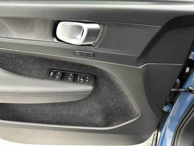 Certified 2023 Volvo C40 Recharge Core AWD/4WD image 13
