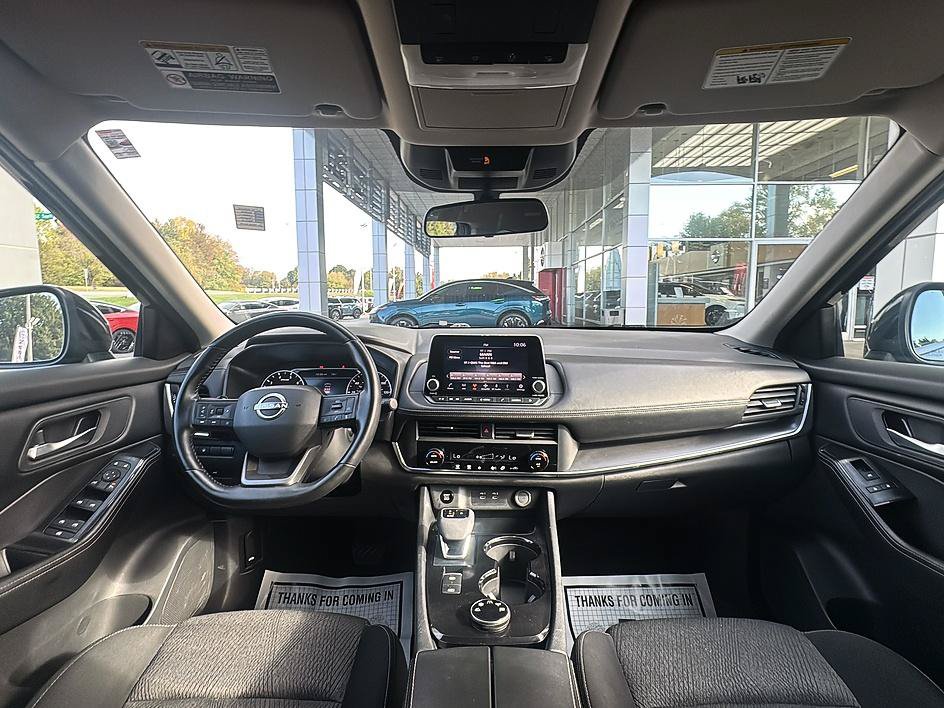 Certified 2025 Nissan Rogue SV AWD/4WD image 28
