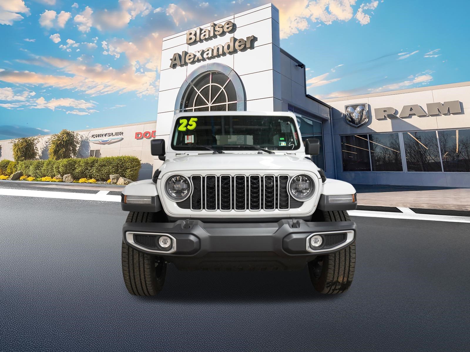 Used 2025 Jeep Wrangler Sahara AWD/4WD image 11