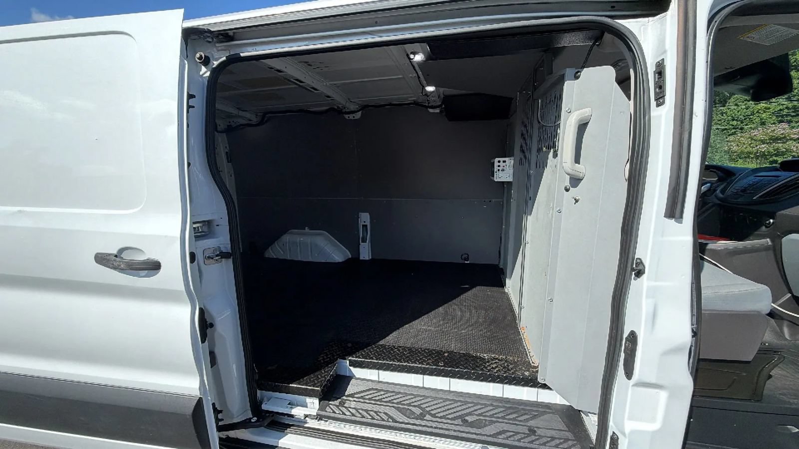 Used 2019 Ford Transit 250 130 Low Roof RWD image 7