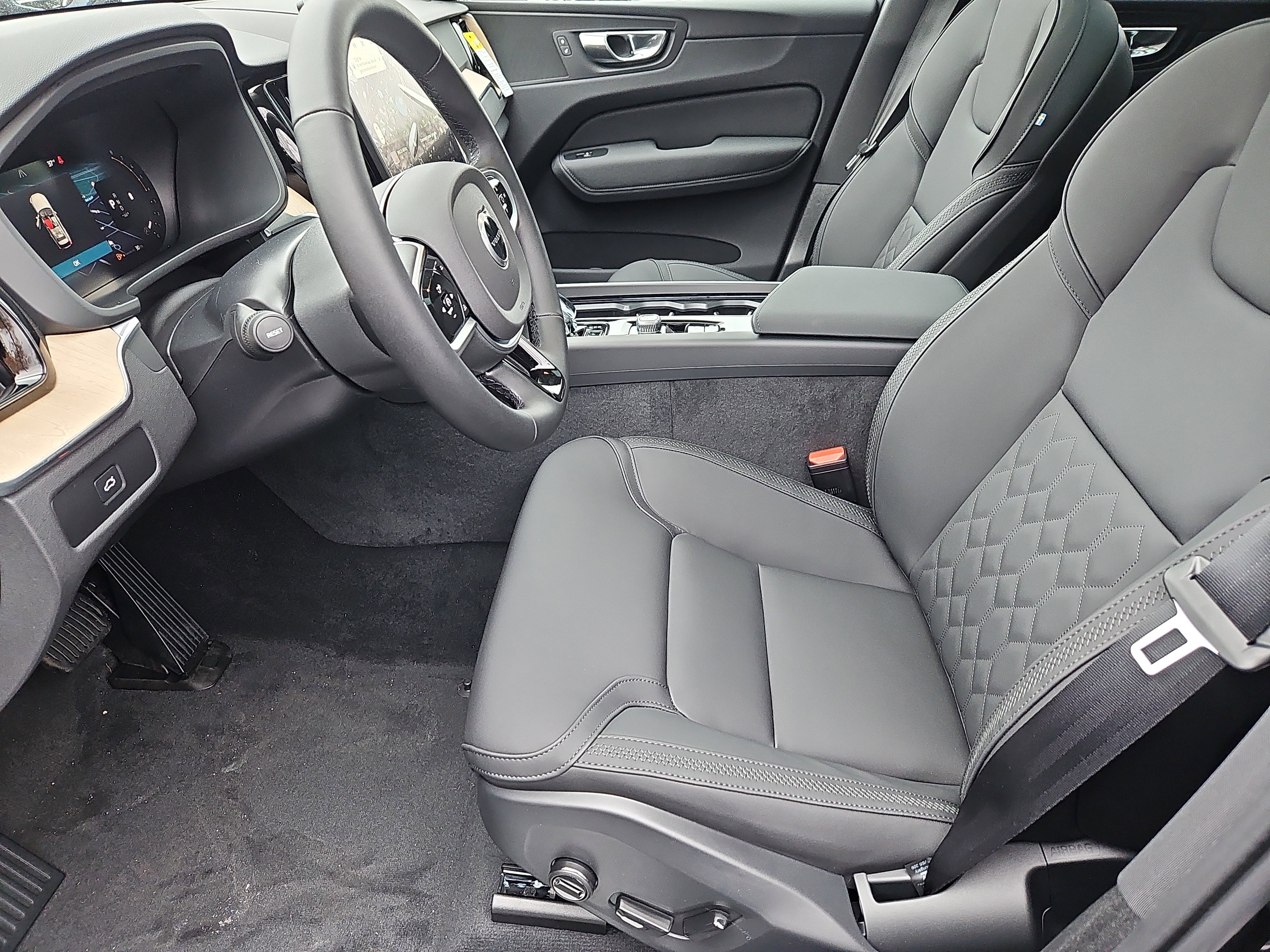 New 2026 Volvo XC60 B5 Plus w/ Protection Package Premier image 21