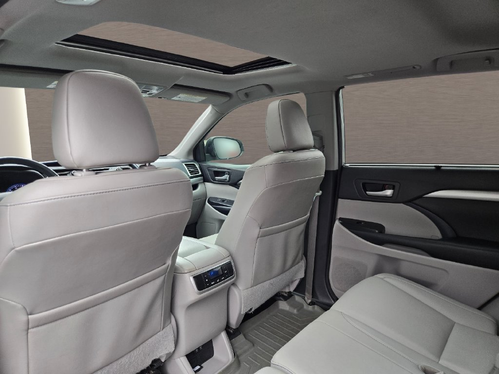 Used 2018 Toyota Highlander XLE FWD image 15