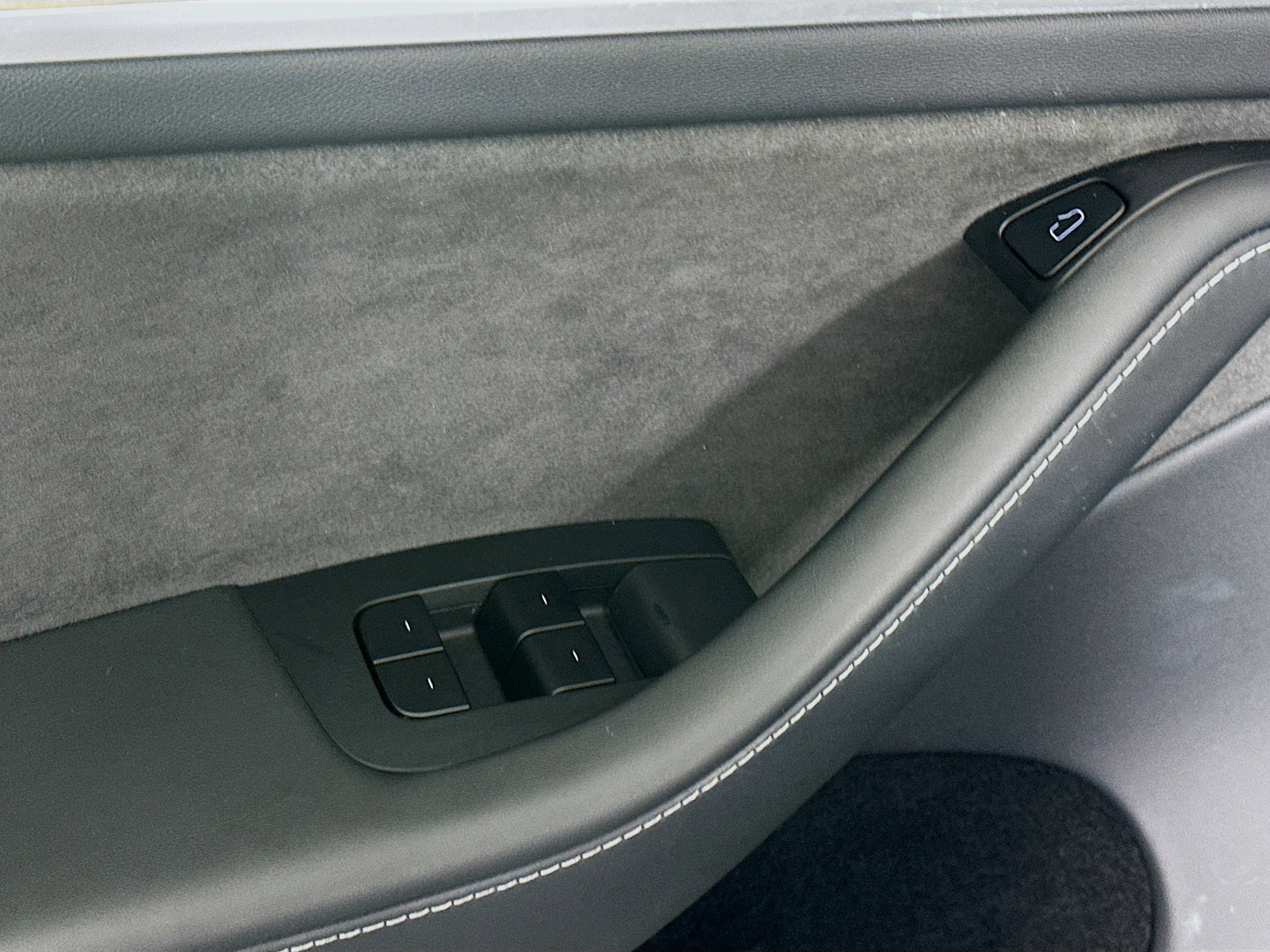 Used 2025 Tesla Model Y Long Range AWD/4WD image 15