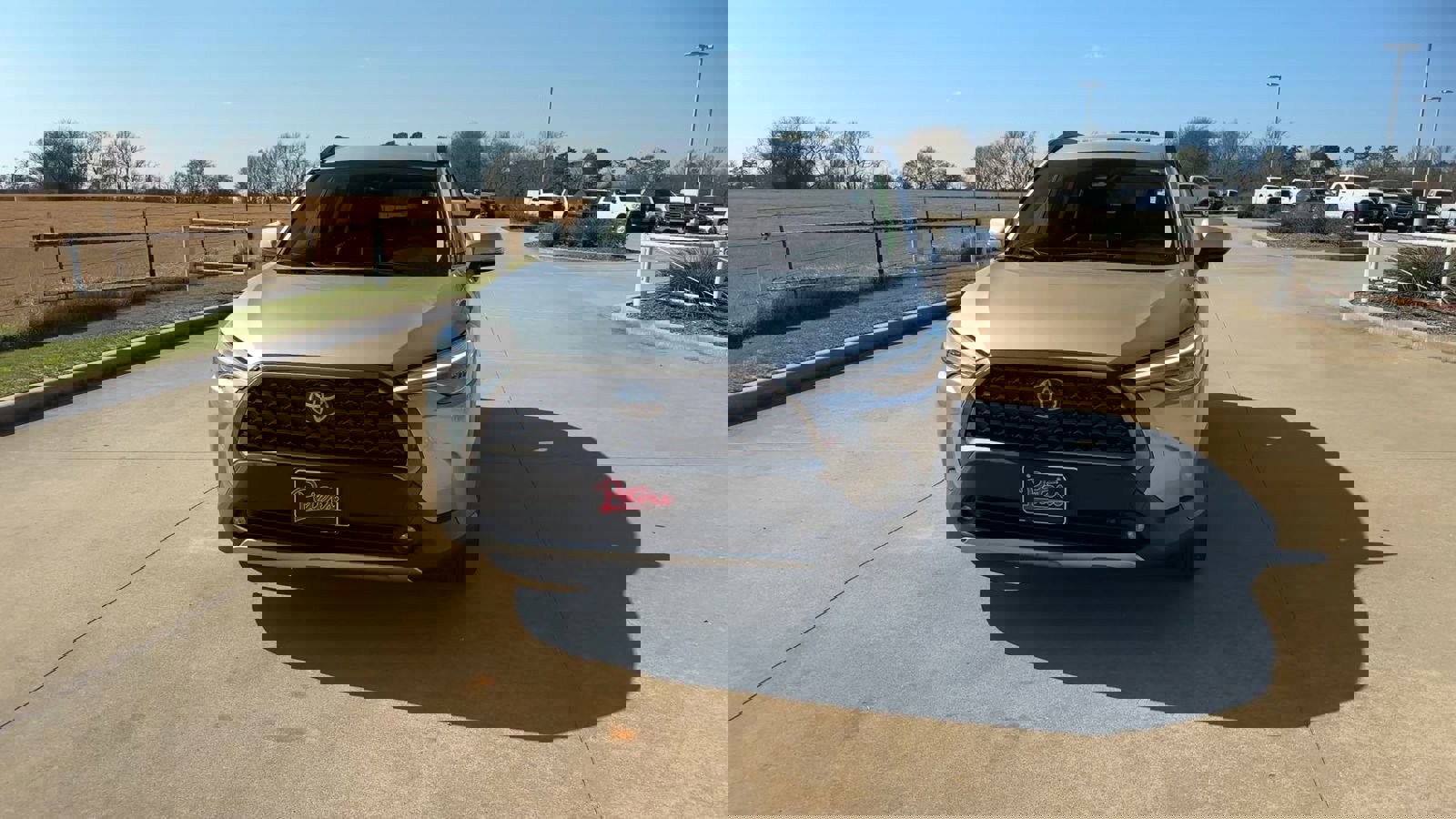 Used 2023 Toyota Corolla Cross XLE image 3