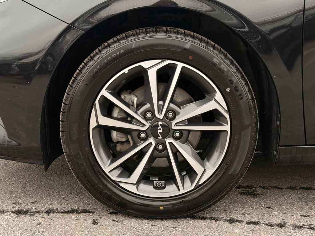 Used 2023 Kia Forte LXS image 10