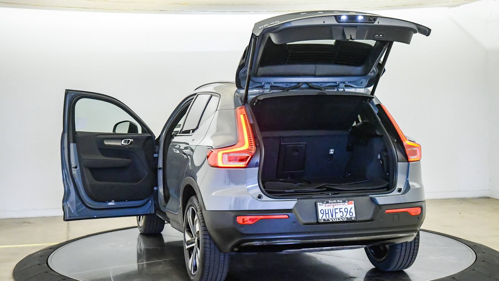 Certified 2023 Volvo XC40 B5 Plus w/ Protection Package Premier AWD/4WD image 26