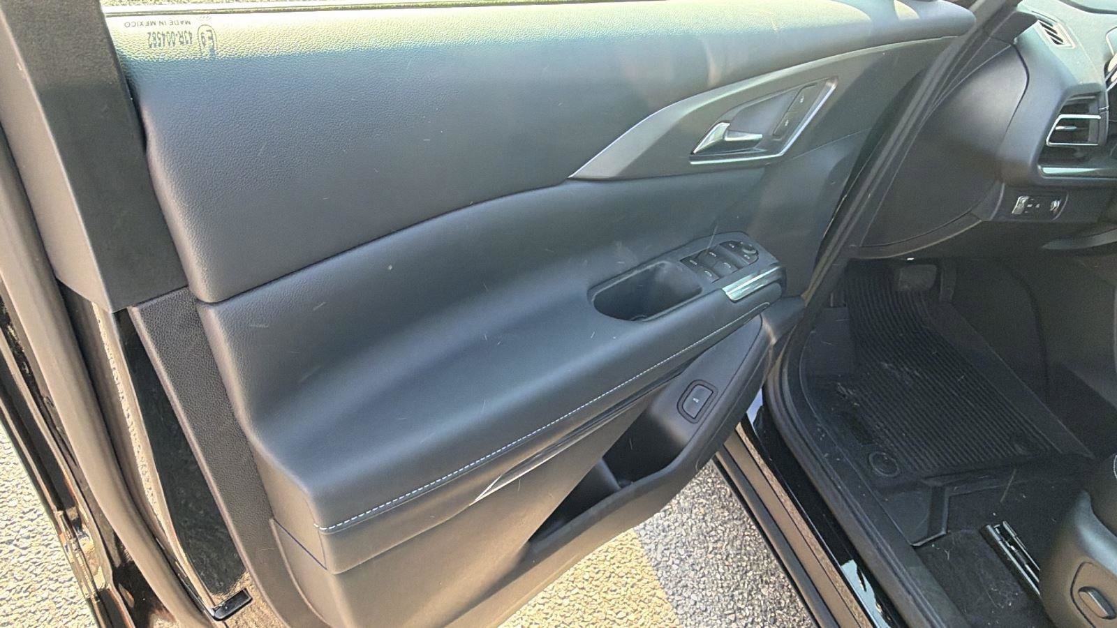 New 2026 Chevrolet Traverse LT image 11