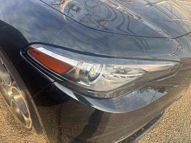 Used 2023 Alfa Romeo Giulia Veloce image 2