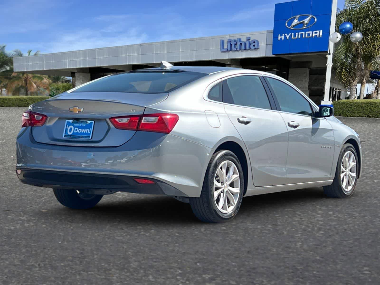 Used 2025 Chevrolet Malibu LT image 3