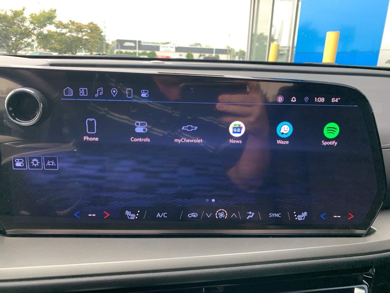 Used 2024 Chevrolet Traverse LT image 25