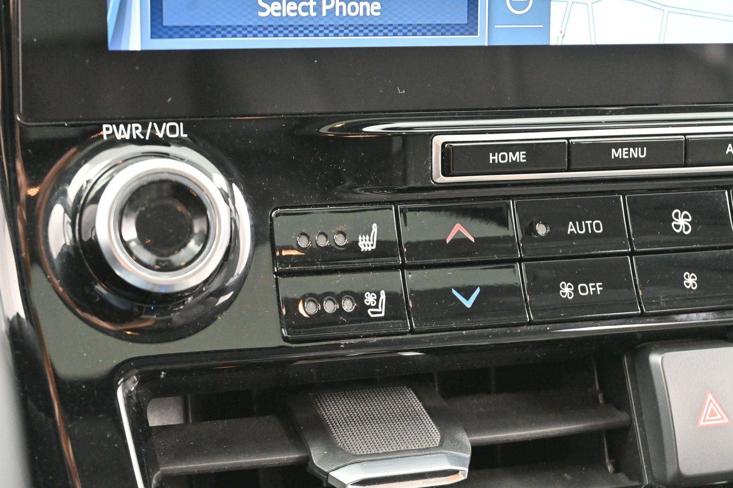 Used 2021 Toyota Highlander Limited AWD/4WD image 25