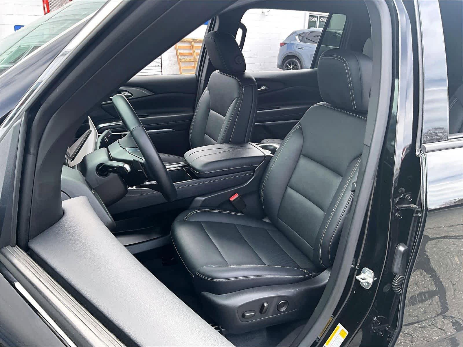 Used 2025 Chevrolet Traverse LT AWD/4WD image 10