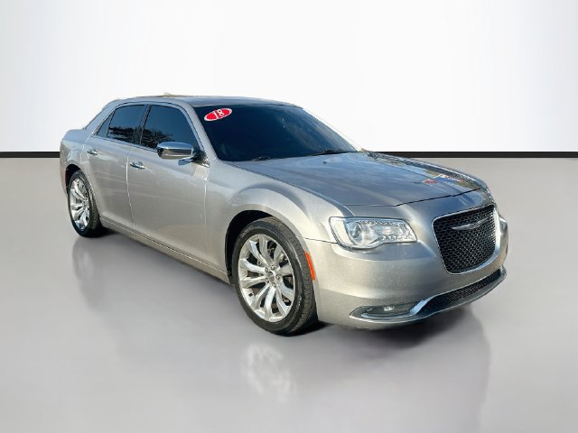 Used 2018 Chrysler 300 Limited RWD image 2
