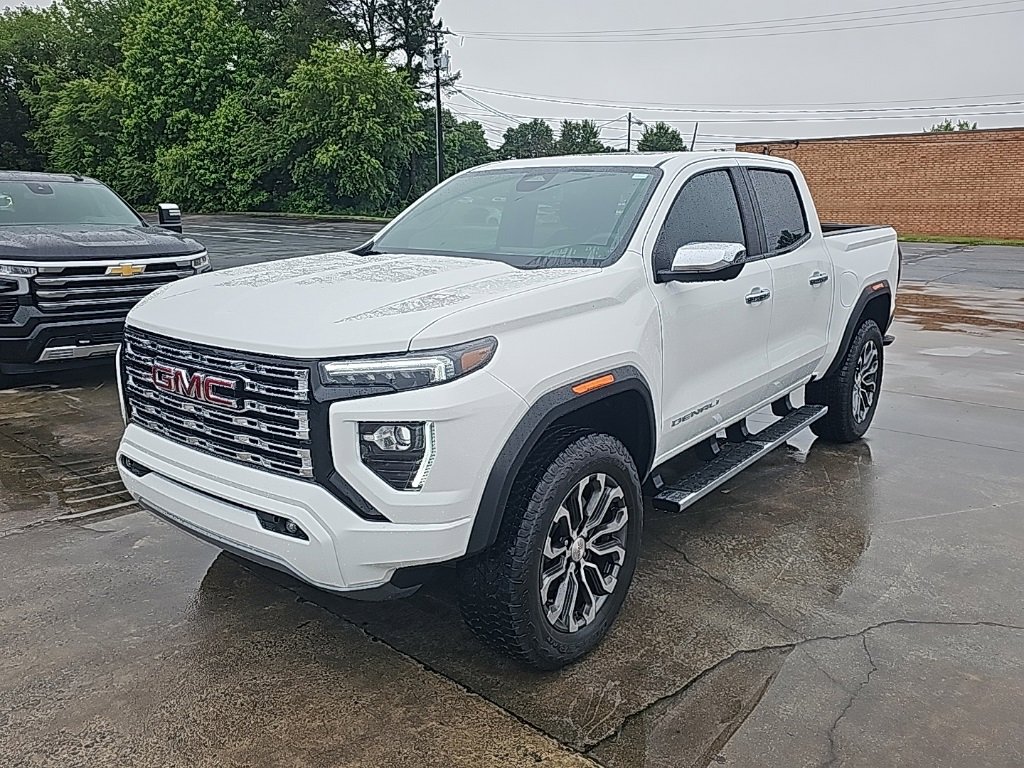 Certified 2025 GMC Canyon Denali image 4