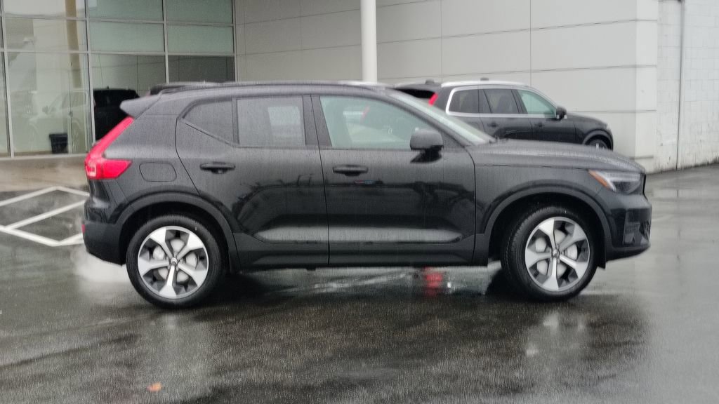 New 2026 Volvo XC40 B5 Core w/ Climate Package image 2