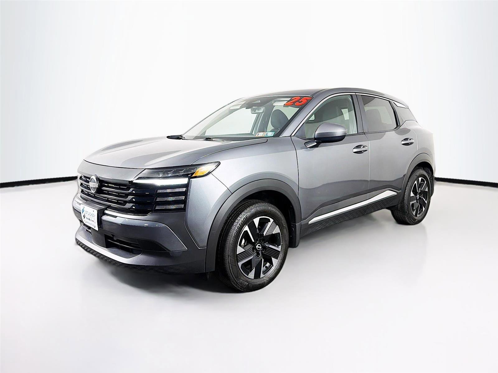 Used 2025 Nissan Kicks SV w/ Illumination Package AWD/4WD image 3