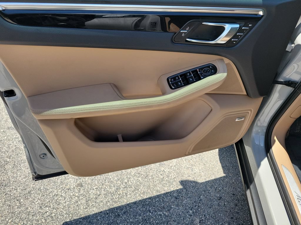 Used 2020 Porsche Macan S AWD/4WD image 19