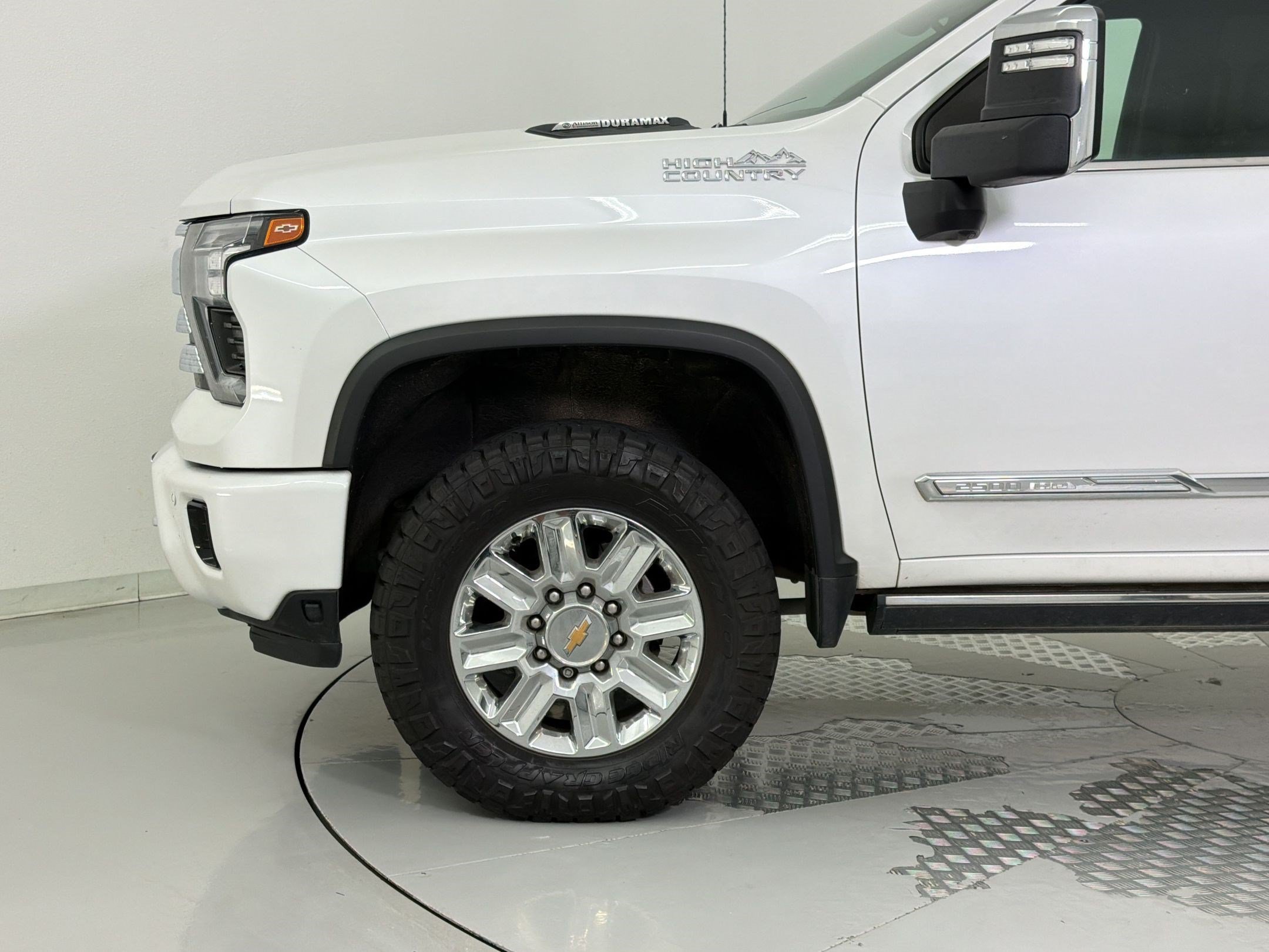 Used 2024 Chevrolet Silverado 2500 High Country w/ High Country Premium Package AWD/4WD image 23