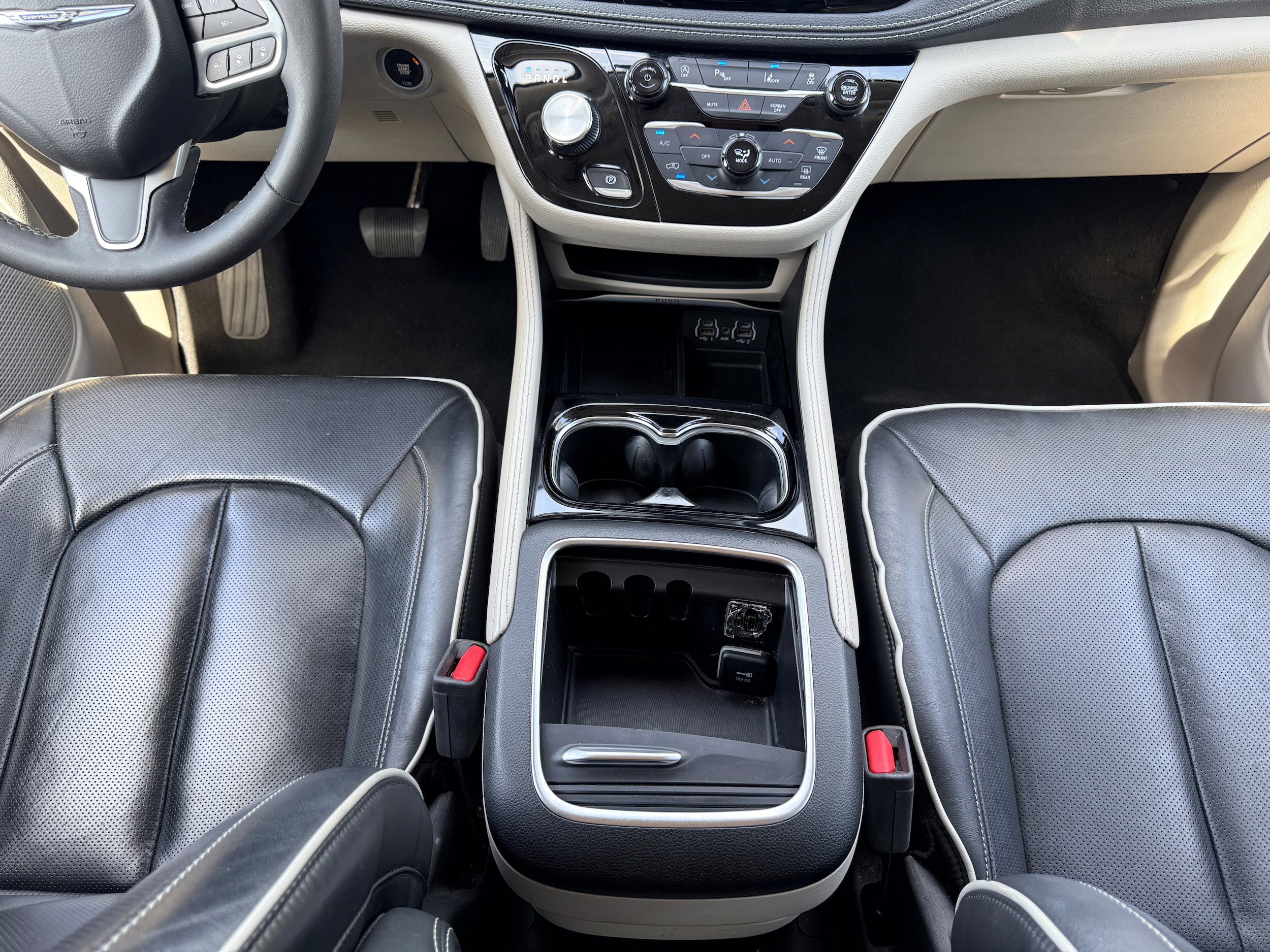 Used 2023 Chrysler Pacifica Limited FWD image 19
