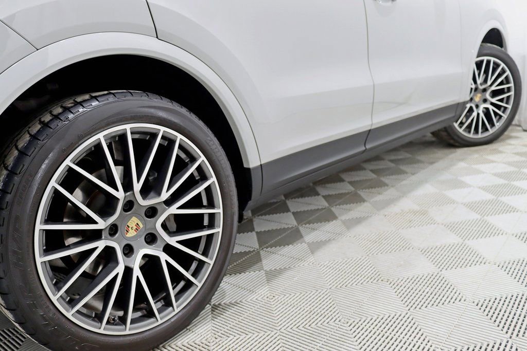 Used 2021 Porsche Cayenne S image 11