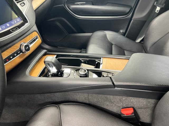 Used 2024 Volvo XC90 T8 Plus w/ Protection Package Premier AWD/4WD image 15
