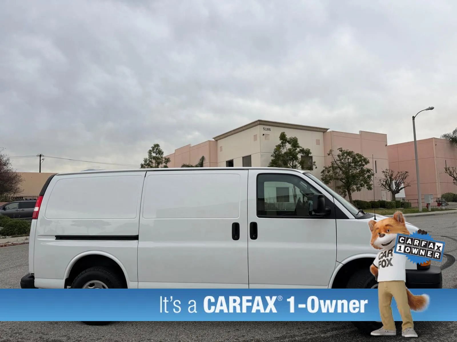 Used 2021 Chevrolet Express 3500 w/ Driver Convenience Package RWD image 3