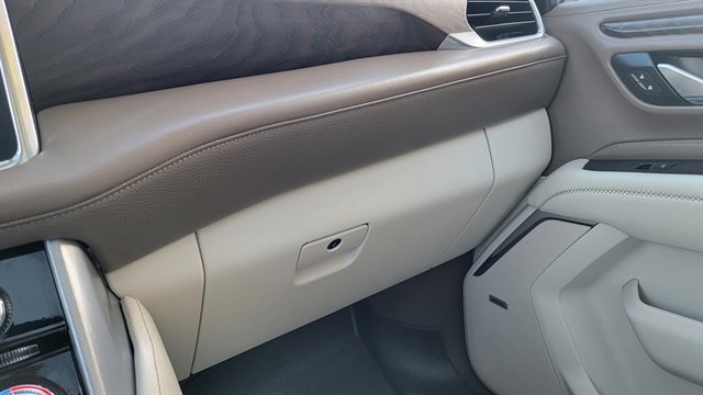 Used 2021 GMC Yukon XL Denali w/ Denali Premium Package image 40