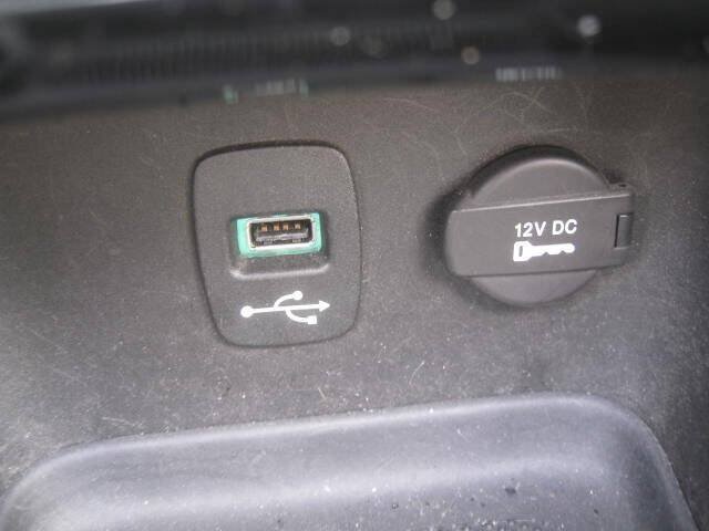 Used 2011 Chrysler 200 Limited FWD image 32