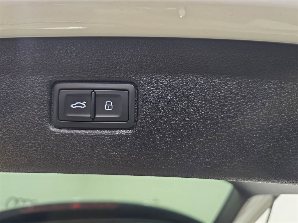 Used 2021 Audi Q7 3.0T Premium image 16