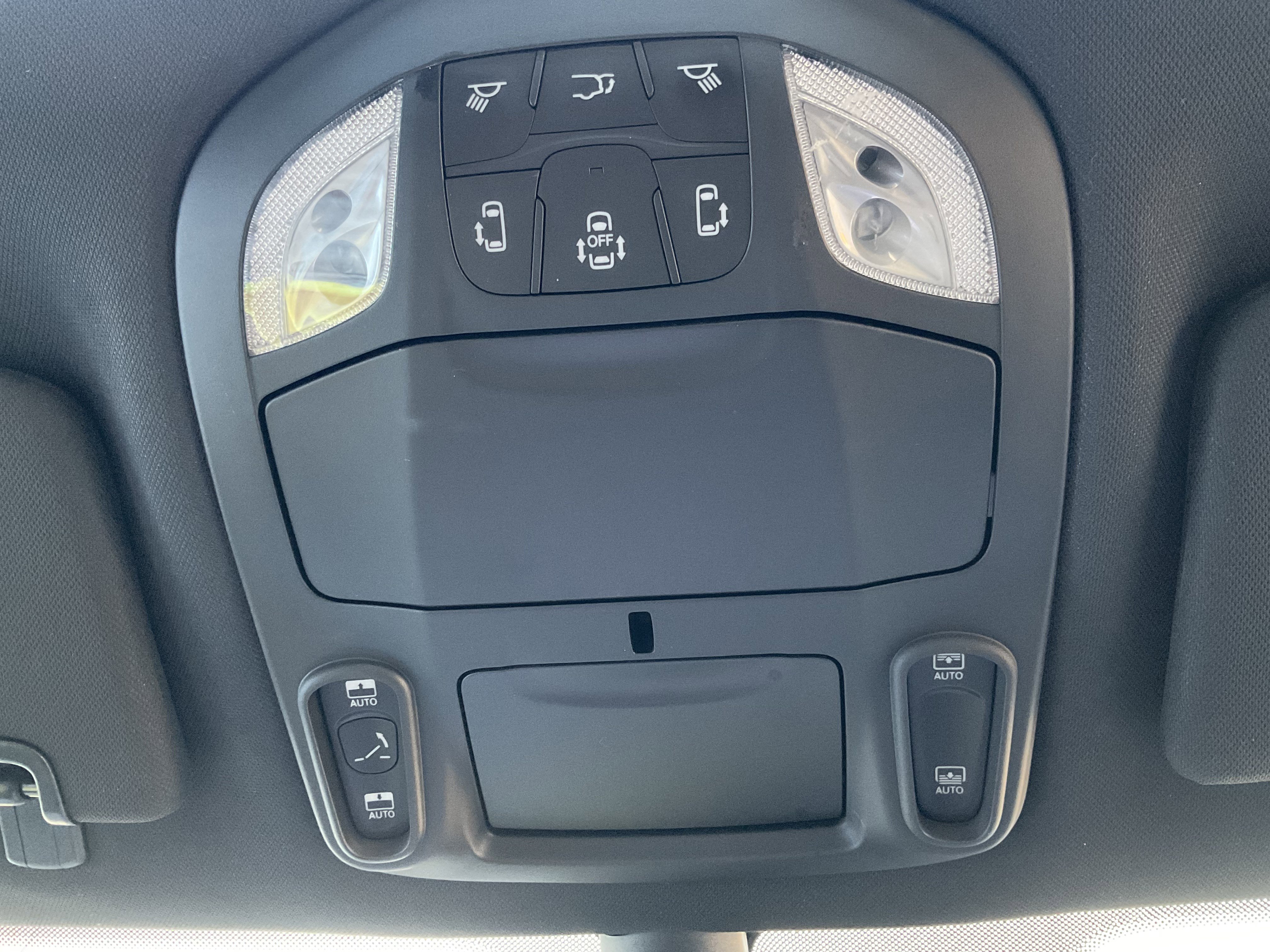Used 2025 Chrysler Pacifica Limited FWD image 33