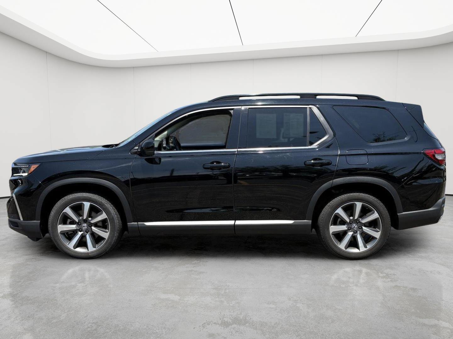 Used 2025 Honda Pilot Elite image 5