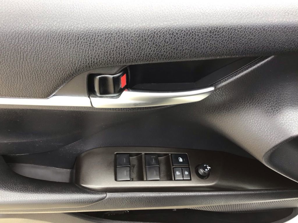 Used 2021 Toyota Camry SE image 10