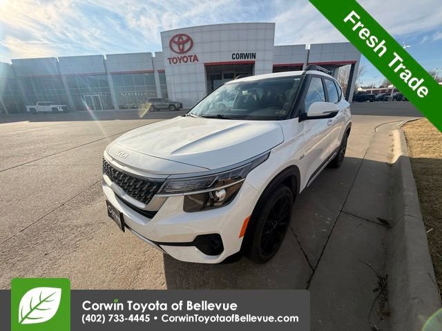 Used 2022 Kia Seltos Nightfall Edition image 8