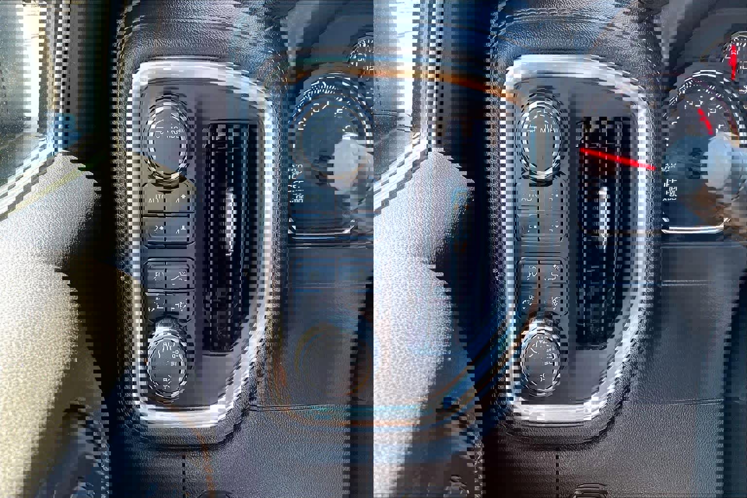 Used 2021 Chevrolet Silverado 1500 LT Trail Boss w/ Convenience Package II image 32