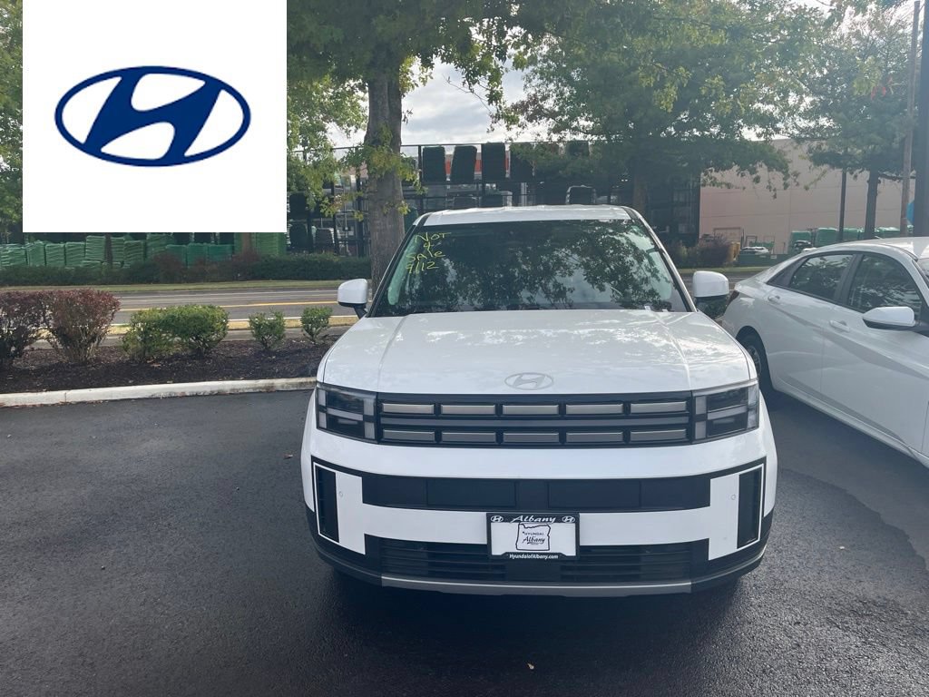 Certified 2025 Hyundai Santa Fe SE AWD/4WD image 1