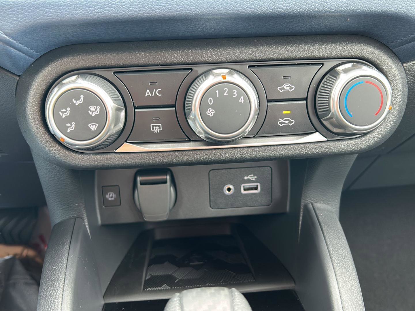 New 2025 Nissan Versa SV w/ Trunk Package FWD image 15