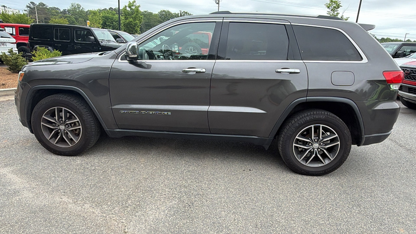 Used 2017 Jeep Grand Cherokee Limited w/ Luxury Group II RWD image 11