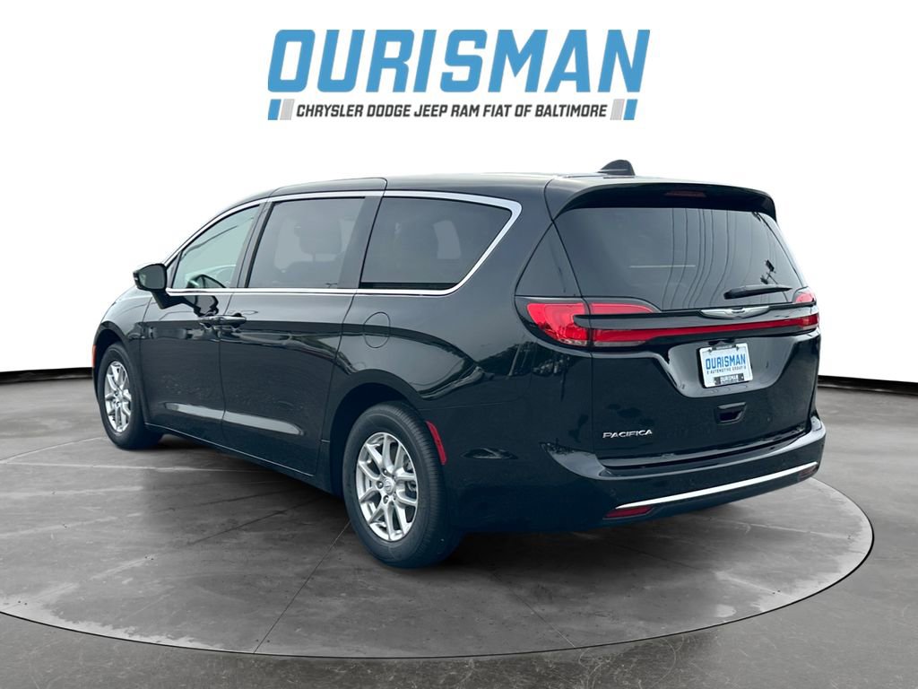 New 2026 Chrysler Pacifica Select image 4