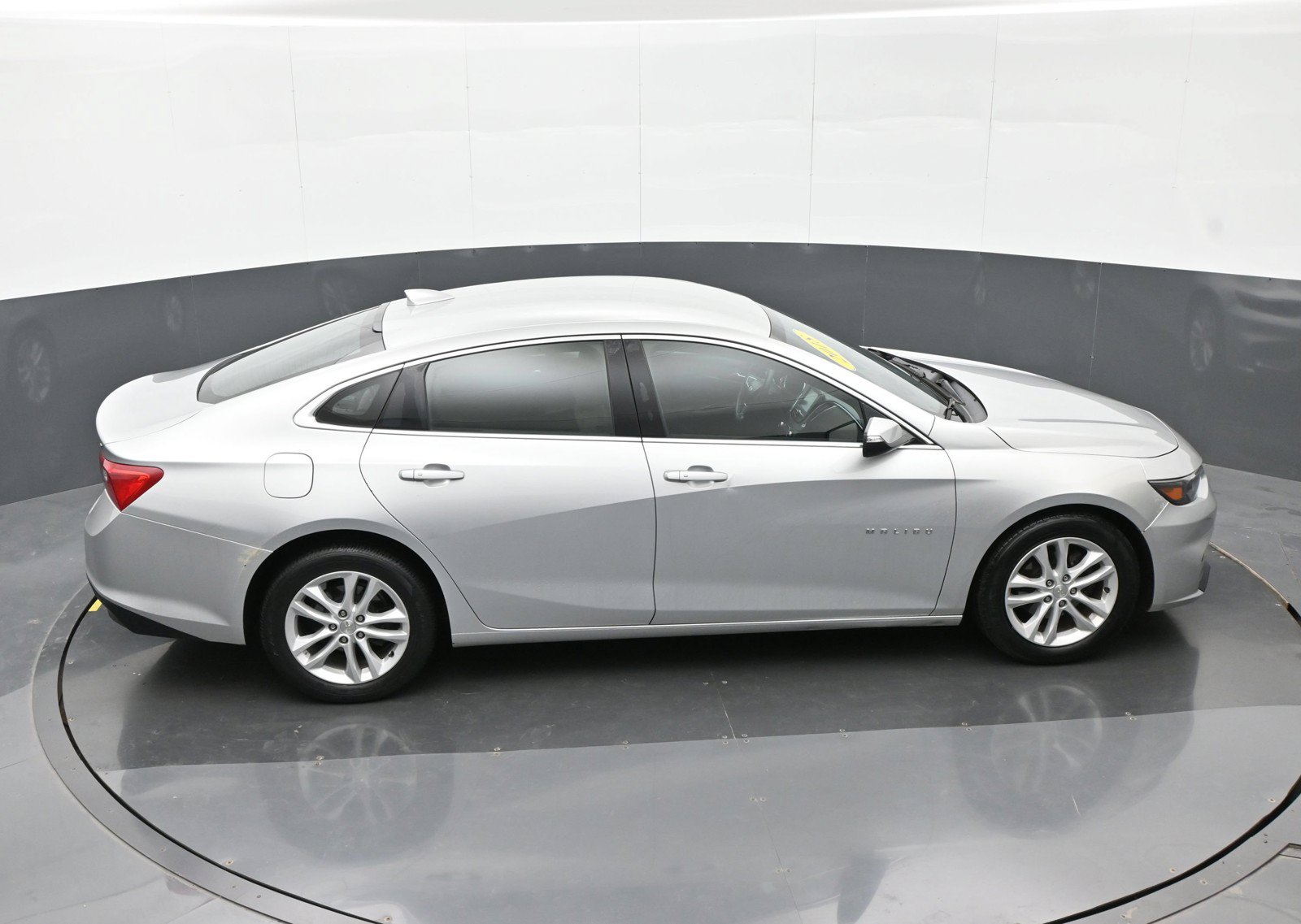Used 2018 Chevrolet Malibu LT FWD image 35