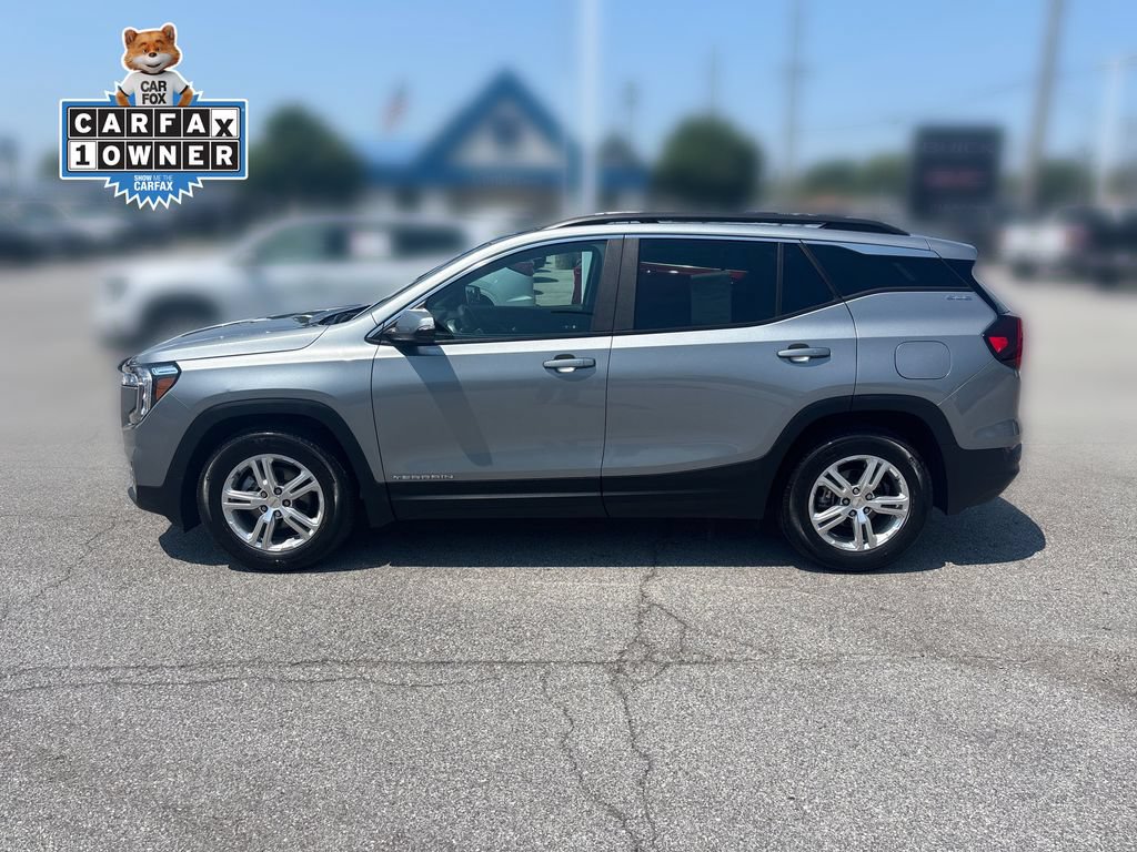 Used 2024 GMC Terrain SLE w/ Driver Convenience Package FWD image 2