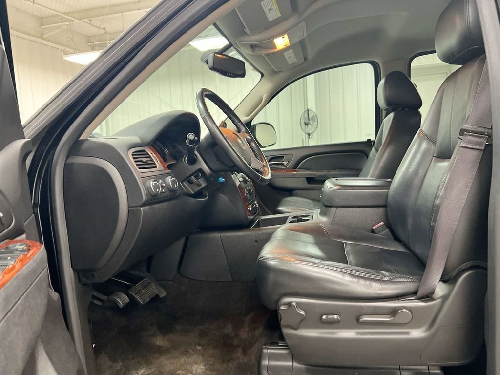Used 2014 Chevrolet Suburban LT image 18
