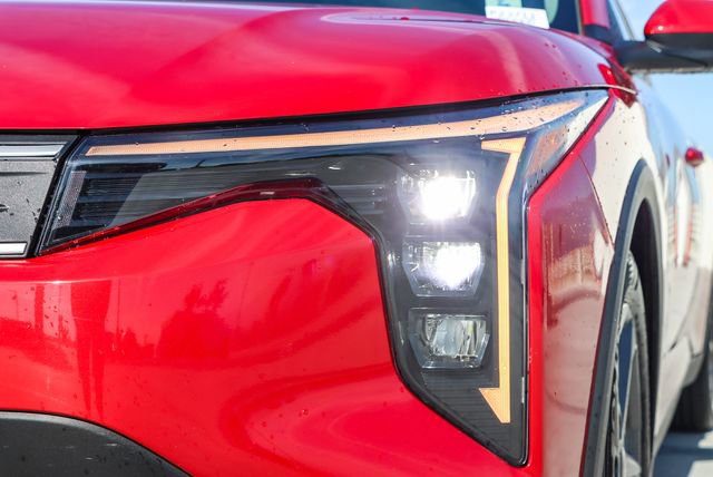 Used 2025 Kia K4 LXS image 12