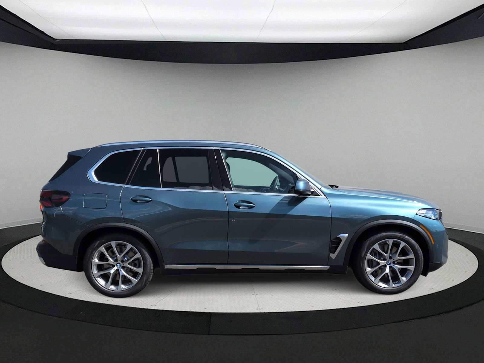 Used 2026 BMW X5 xDrive50e w/ Premium Package AWD/4WD image 9