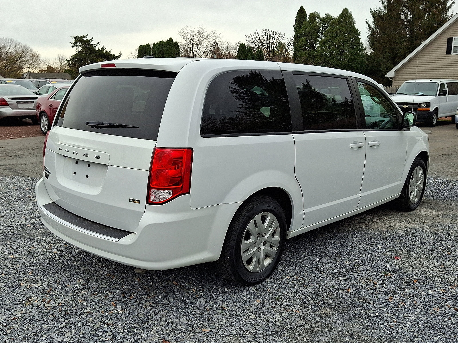 Used 2018 Dodge Grand Caravan SE w/ UConnect Hands-Free Group image 7