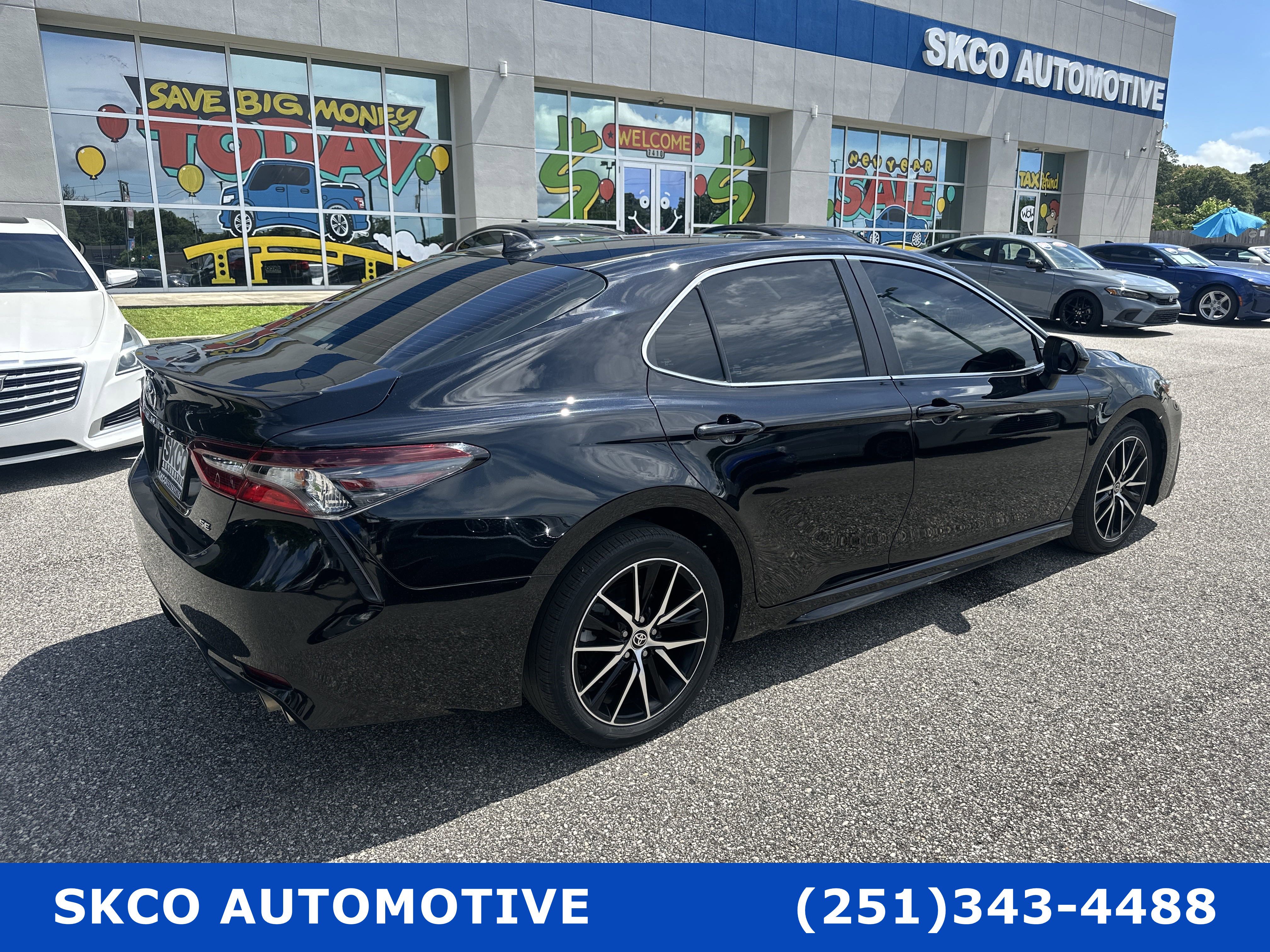 Used 2021 Toyota Camry SE FWD image 5